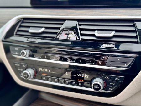 2019 BMW 5 Series 520D TOURING * PANROOF * 3D CAMERA PACK * €24,950 thumbnail