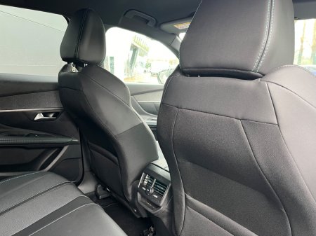 2023 Peugeot 3008 1.5 BlueHDi 130bhp Auto Allure €33,900 thumbnail