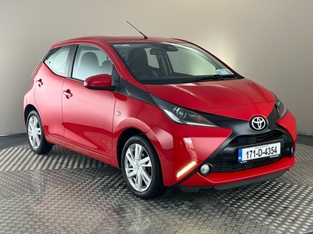 2017 Toyota Aygo X-PLAY Automatic €10,950 thumbnail