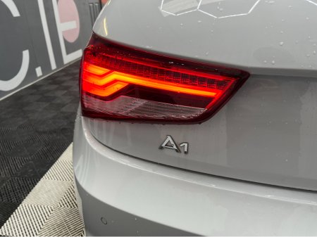 2016 Audi A1 2016 AUDI A1 TFSI 1.0 AUTOMATIC / CRUISE CONTROL / PARKING AID thumbnail
