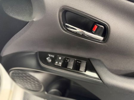 2022 Toyota Prius - thumbnail 13