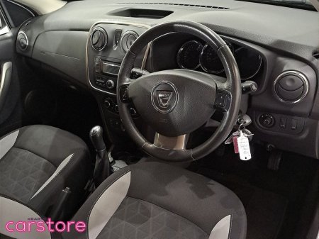 2015 Dacia Sandero Stepway TCe 90 S&S SIGNATURE €10,380 thumbnail