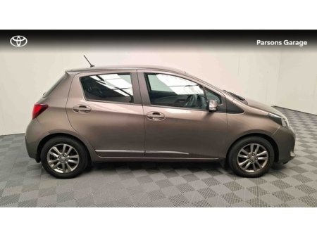 2017 Toyota Yaris - thumbnail 3