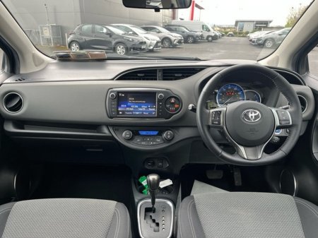 2016 Toyota Yaris - thumbnail 8