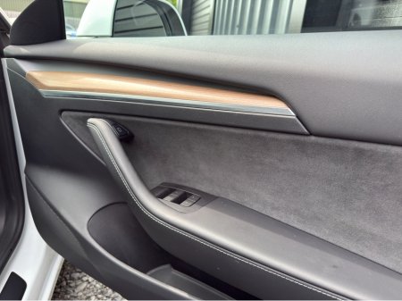 2022 Tesla Model 3 RWD MODEL 3 €23,950 thumbnail