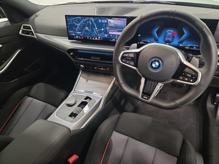 2025 BMW 3 Series - thumbnail 6
