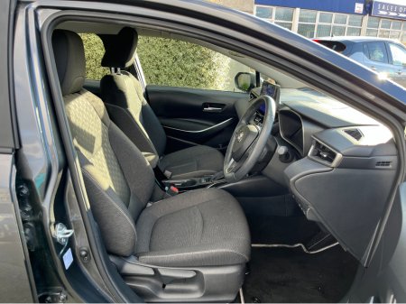 2024 Toyota Corolla SALOON LUNA HYBIRD AUTOMATIC 1.8 PETROL //REVERSE CAMERA// €27,950 thumbnail