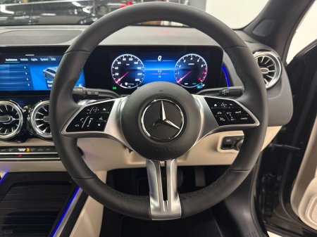 2025 Mercedes-Benz GLB GLB 180 Progressive Plus | 7 seater, Heated Seats, Reversing Camera €60,950 thumbnail