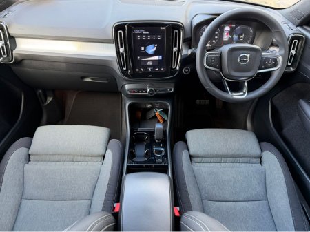 2023 Volvo XC40 - thumbnail 8