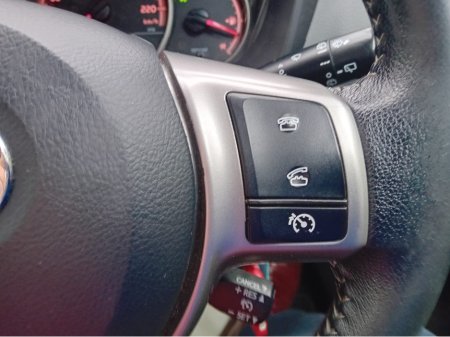 2016 Toyota Yaris - thumbnail 26