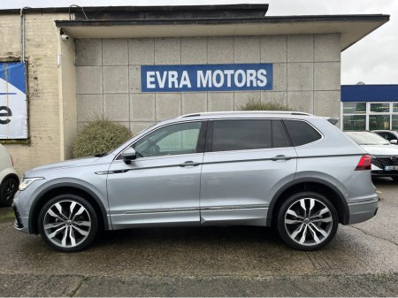 2023 Volkswagen Tiguan Allspace R-LINE 7 SEATER AUTOMATIC 2.0 TDI DIESEL //SAT NAV//ADAPTIVE CRUISE CONTROL//REVERSE CAMERA//HEATED SEATS AND STEERING WHEEL// €42,950 thumbnail