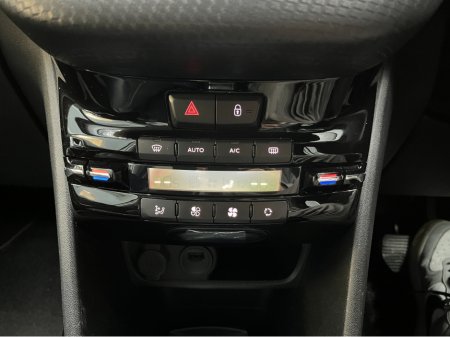 2018 Peugeot 2008 €15950 2018 PEUGEOT 2008 ALLURE 1.2 AUTOMATIC / CRUISE CONTROL / PARKING AID AND MORE €15,950 thumbnail