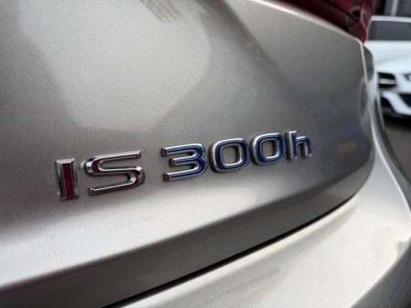 2016 Lexus IS 300 h - thumbnail 36