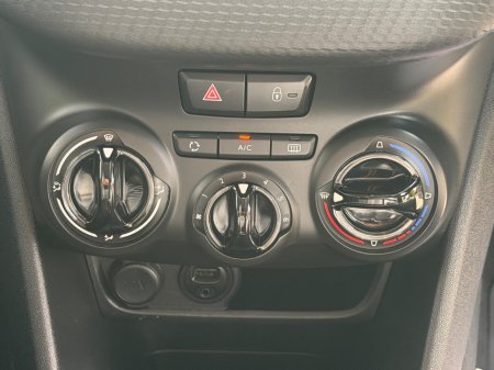 2017 Peugeot 208 - thumbnail 10