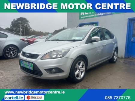 2010 Ford Focus - thumbnail 2