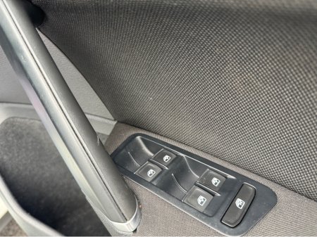 2017 Volkswagen Golf GTD 2.0 MANUAL *FULL SERVICE HISTORY* €18,995 thumbnail