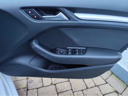 2015 Audi A3 1.6 TDI SE 105PS 5DR €7,800 thumbnail