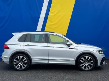 2021 Volkswagen Tiguan R-LINE 2.0 TDI // FULL R-LINE PACK // 360 SURROUND PARKING SENSORS // DIGITAL CLUSTER // HEATED MULTIFUNCTIONAL STEERING WHEEL €33,950