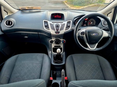 2012 Ford Fiesta - thumbnail 18