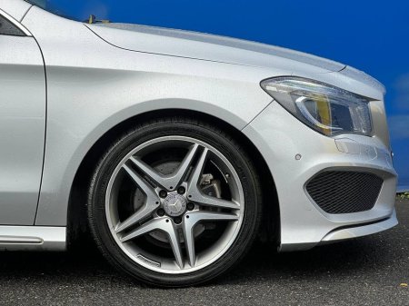 2015 Mercedes-Benz CLA Class CLA180 SHOOTING BRAKE AMG-LINE 1.6 AUTO // PANORAMIC SUNROOF // FULL SERVICE HISTORY // €18,950 thumbnail