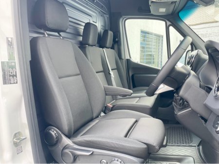 2025 Mercedes-Benz Sprinter - photo 13