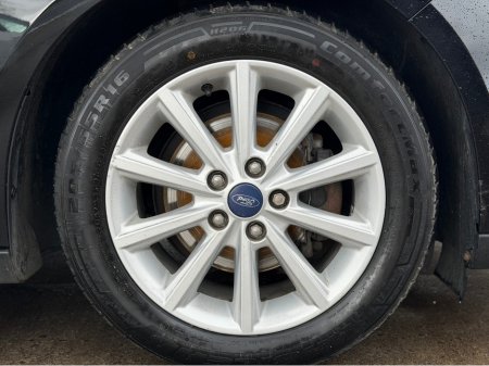 2017 Ford Focus - thumbnail 5