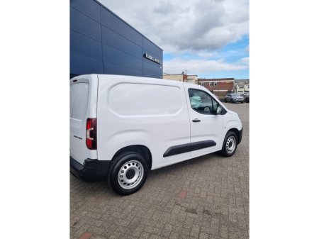 2024 Peugeot Partner  €23,950