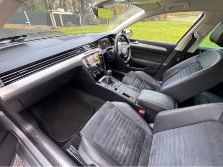 2019 Volkswagen Passat HIGHLINE 2.0 TDI MANUAL 6SPEED FWD 150HP 4DR €15,450 thumbnail