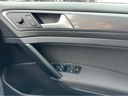 2018 Volkswagen Golf 1.6 TDI SE BLUEMOTION 115PS 5DR thumbnail