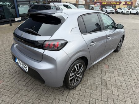 2023 Peugeot 208 - thumbnail 5