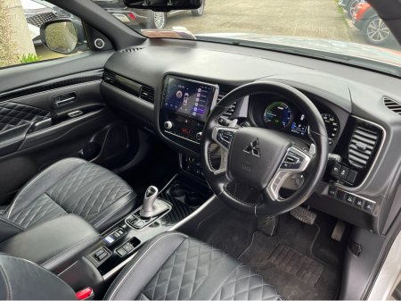 2020 Mitsubishi Outlander - thumbnail 16