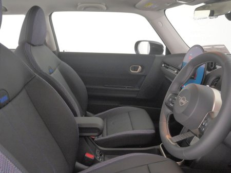 2025 MINI Hatch Cooper C 3 Door €39,900 thumbnail