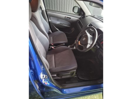 2012 Suzuki Swift - thumbnail 9