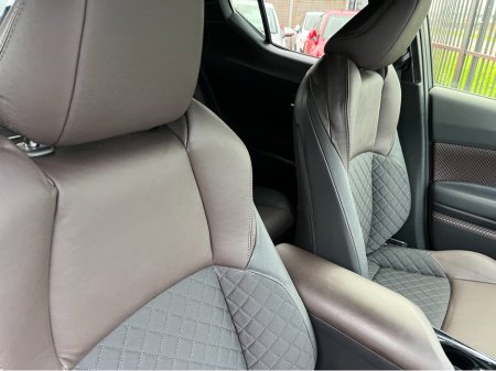 2017 Toyota C-HR 1.8 HYBRID AUTO LOW KM HIGH SPEC thumbnail