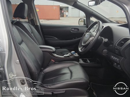 2016 Nissan Leaf - thumbnail 10