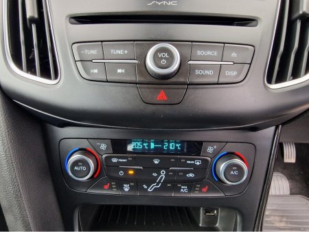 2016 Ford Focus - thumbnail 26