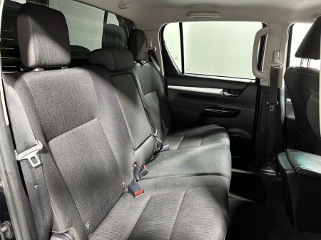 2022 Toyota Hilux Invincible 2.4 D4D Auto Double Cab €36,800 thumbnail