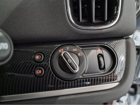 2021 MINI Countryman SE ALL4 EXCLUSIVE (PLUG IN HYBRID) AUTOMATIC **ONE OWNER / HUGE SPEC / APPLE CARPLAY / CRUISE CONTROL / FULL BLACK LEATHER / HEATED FRONT SEATS / REVERSE CAMERA / REAR TINTED GLASS / SAT NAV** €27,900 thumbnail