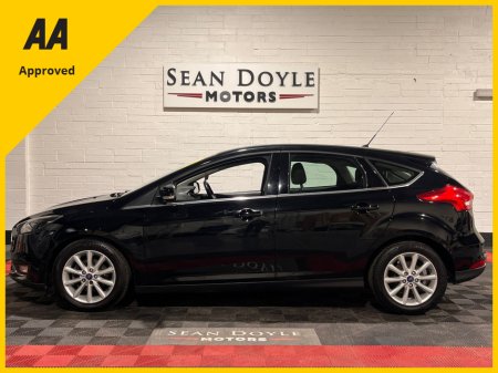 2016 Ford Focus - thumbnail 5