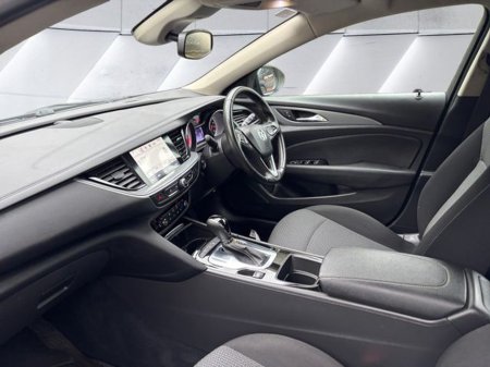 2017 Vauxhall Insignia 1.6 Design NAV Turbo D 5DR Auto €10,495 thumbnail