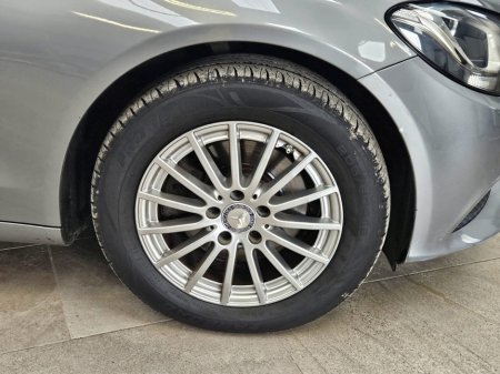 2016 Mercedes-Benz C Class - thumbnail 5