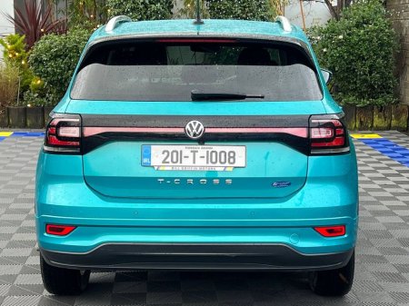 2020 Volkswagen T-Cross R-LINE 1.6 TDI // APPLE CARPLAY/ANDROID AUTO // MULTIFUNCTIONAL STEERING WHEEL // 17" ALLOYS €19,900 thumbnail