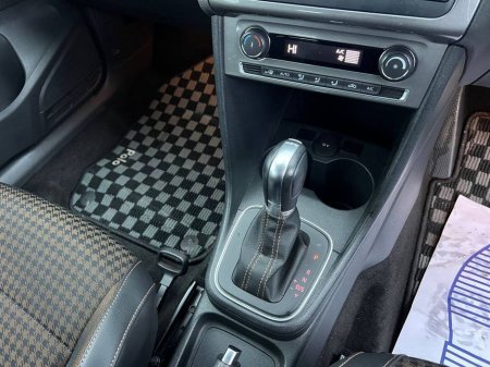 2017 Volkswagen Polo ORIGINAL EDITION 1.2 TSI AUTO // HEATED SEATS // REVERSE CAMERA // 16" MULTISPOKE ALLOYS €13,900 thumbnail