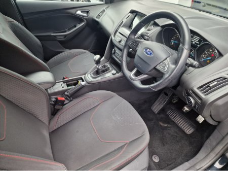 2018 Ford Focus - thumbnail 13