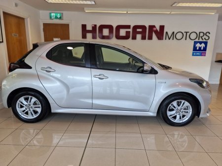 2022 Toyota Yaris - thumbnail 3