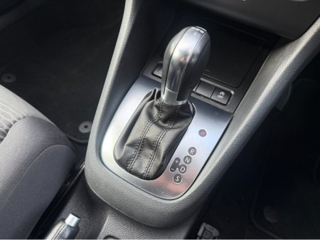 2013 Volkswagen Golf - thumbnail 17