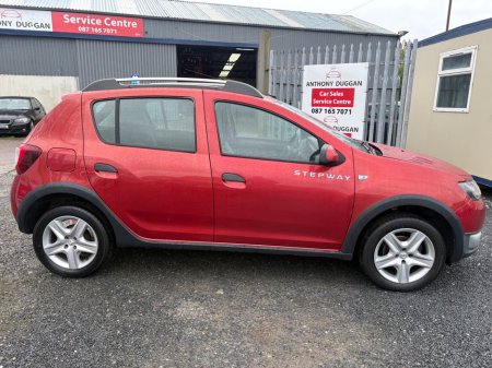 2016 Dacia Sandero Stepway - view 2