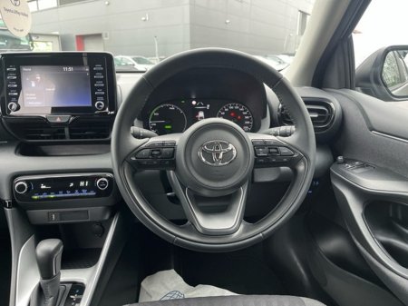 2023 Toyota Yaris 1.5 HYBRID LUNA 4DR AUTO €23,950 thumbnail