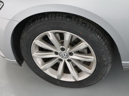 2019 Volkswagen Passat - thumbnail 30