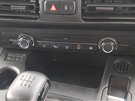 2022 Toyota Proace City Icon Model L1 1.5 Diesel SWB with 3 seats in front and double sliding doors. thumbnail